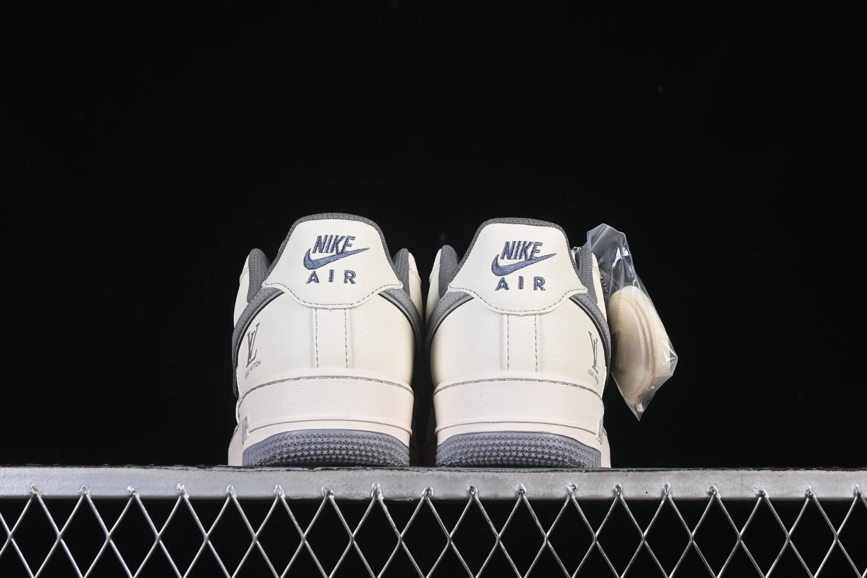 All categories Nk Air Force 1 Air Force series Nk Air Force 1 Low Air Force low-top Nike Air Force 1'07 Low LV co-branded printed beige gray Air Force 1 low-top casual sneakers HH7518-079
